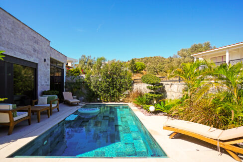 GUMUSLUK UGUR'UN EV-10