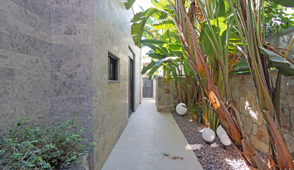 GUMUSLUK UGUR'UN EV-11