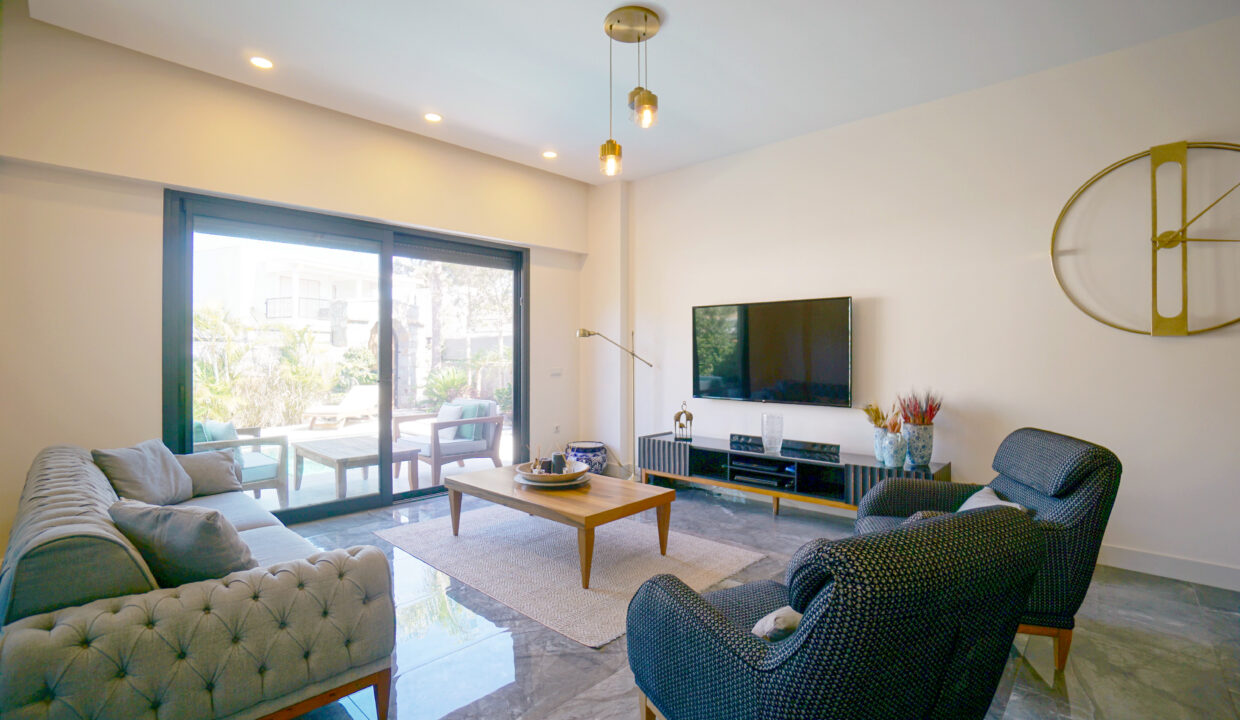 GUMUSLUK UGUR'UN EV-15