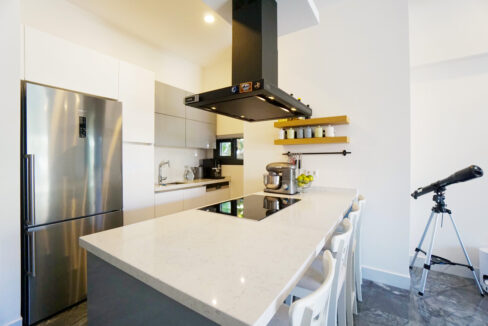 GUMUSLUK UGUR'UN EV-18