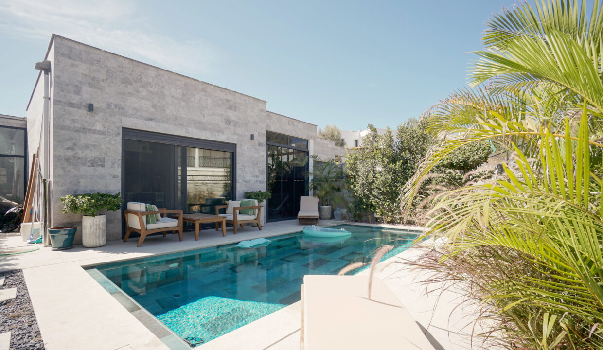 GUMUSLUK UGUR'UN EV-2