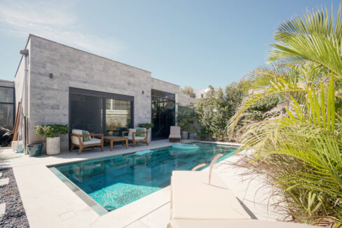 GUMUSLUK UGUR'UN EV-2