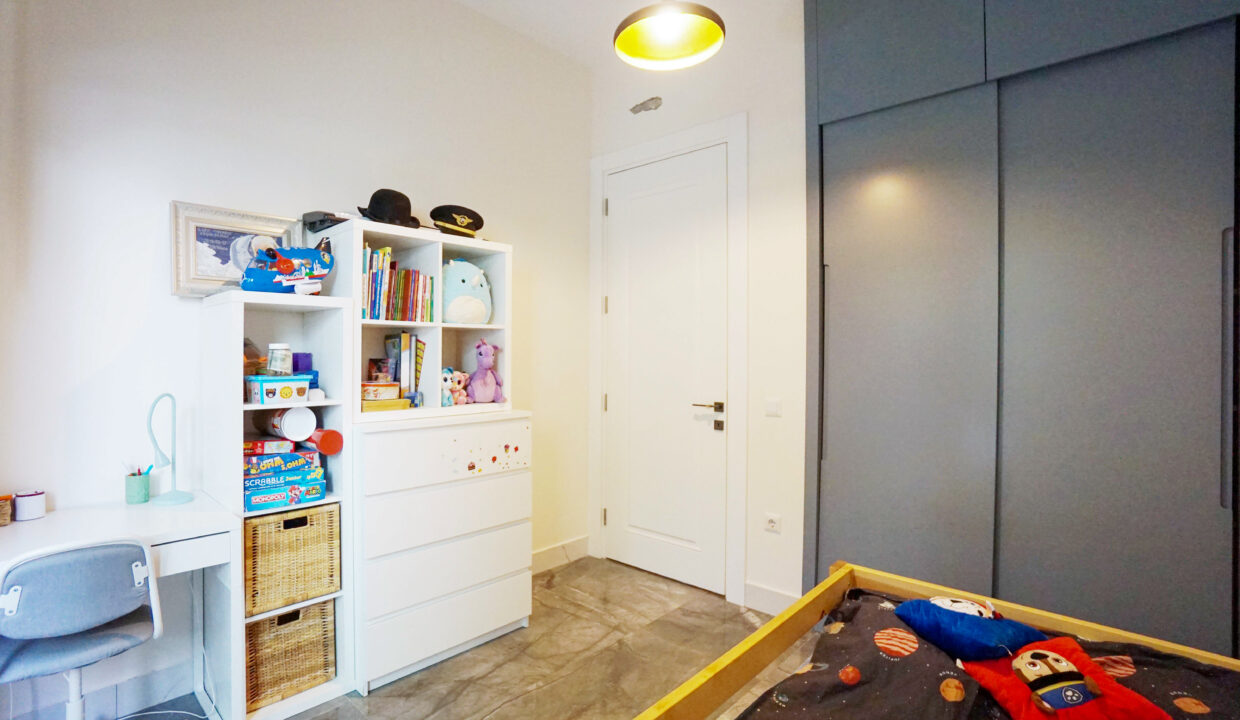 GUMUSLUK UGUR'UN EV-20