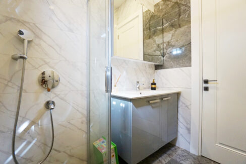 GUMUSLUK UGUR'UN EV-25