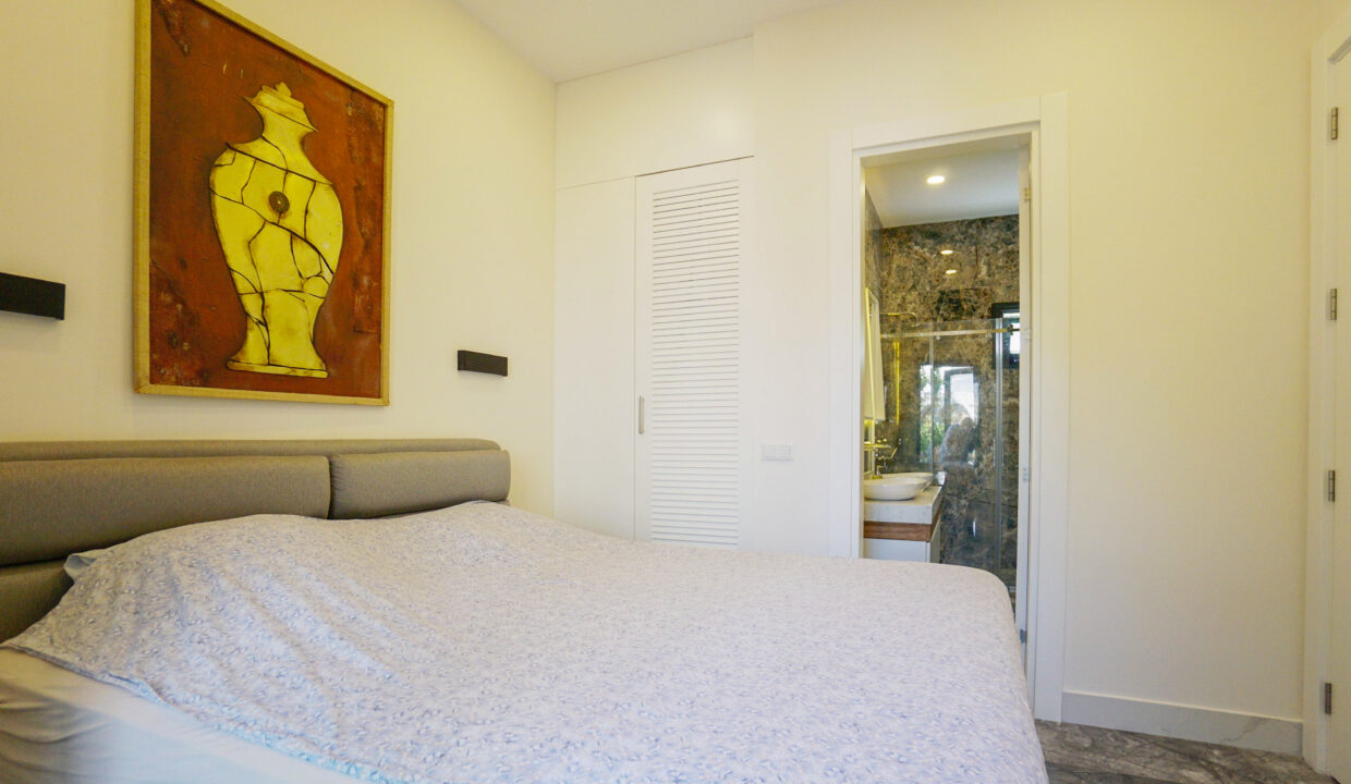 GUMUSLUK UGUR'UN EV-28