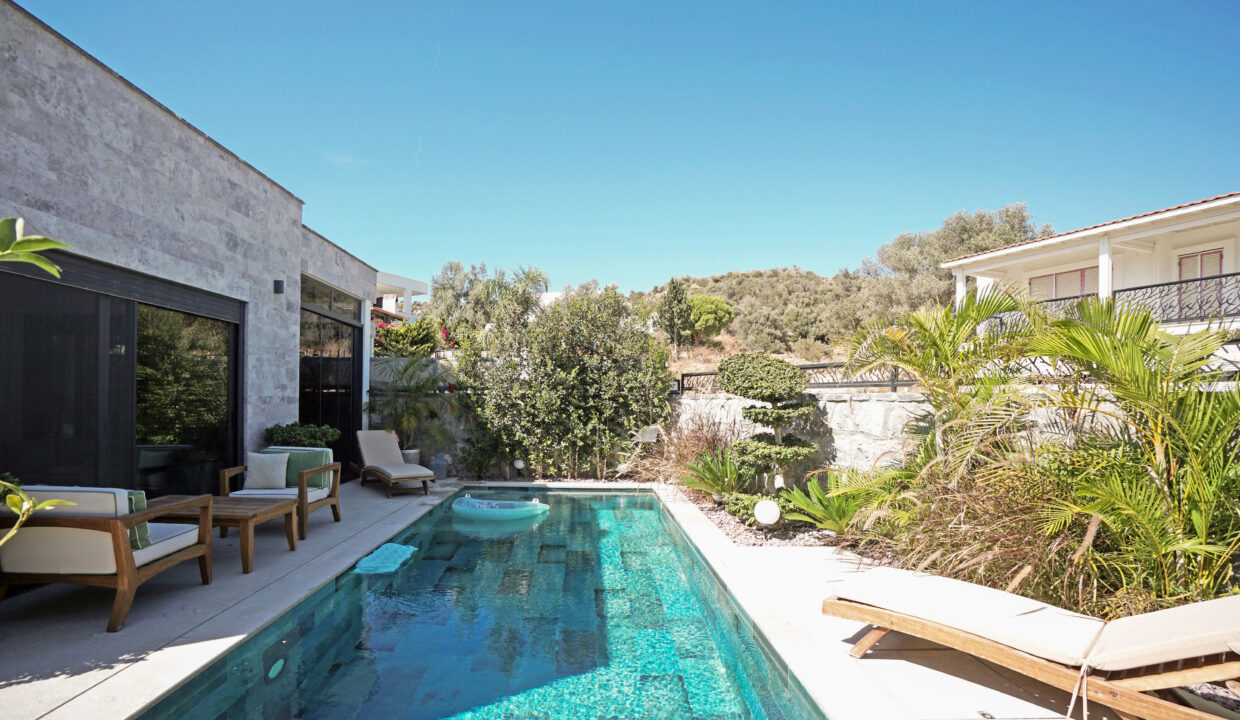 GUMUSLUK UGUR'UN EV-3