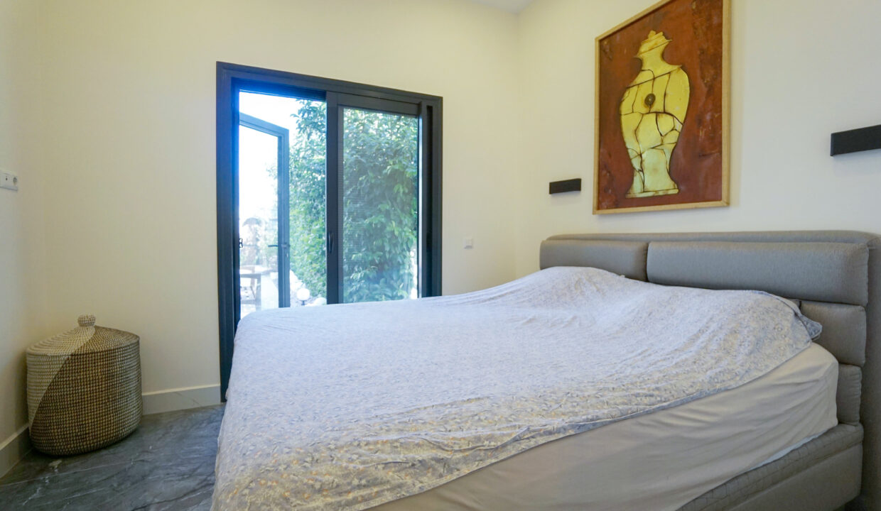 GUMUSLUK UGUR'UN EV-30