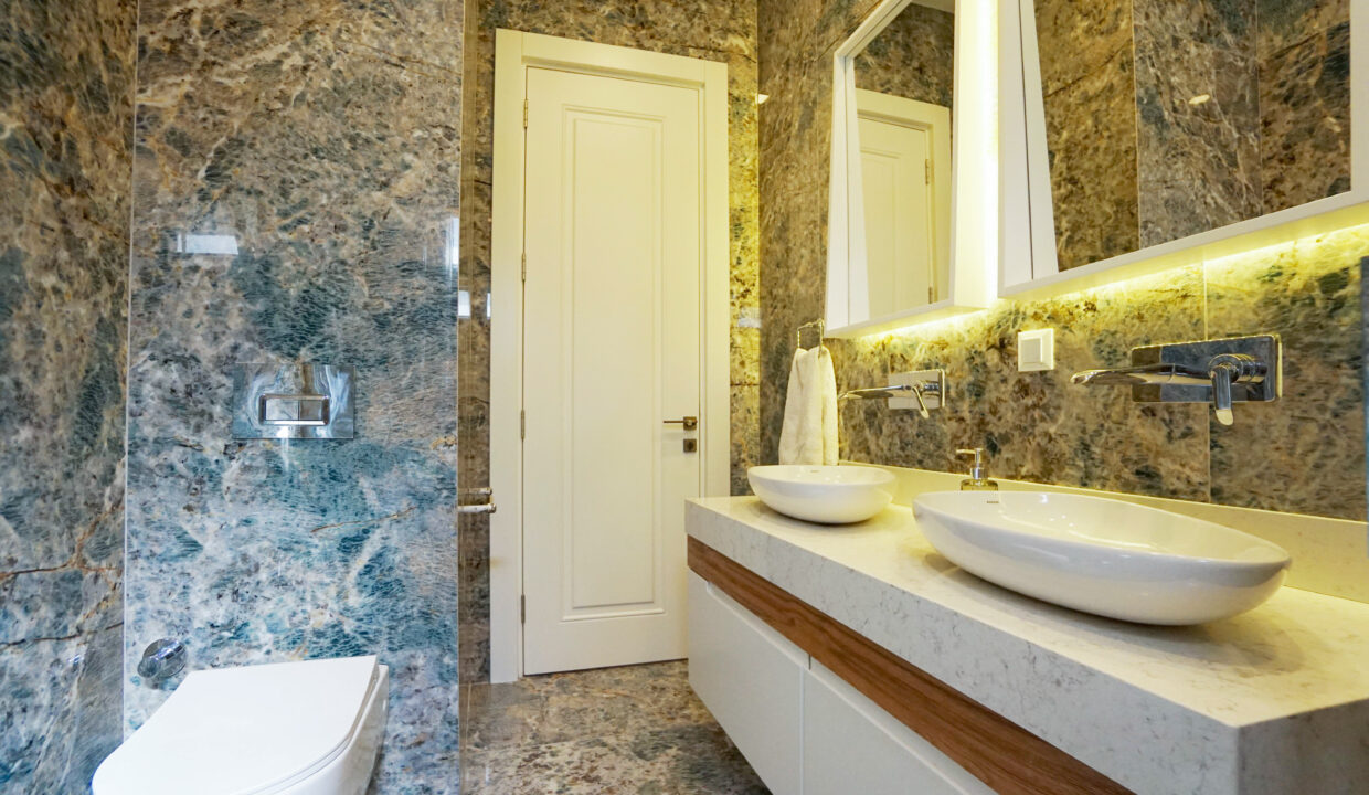 GUMUSLUK UGUR'UN EV-31