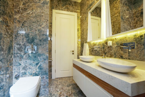 GUMUSLUK UGUR'UN EV-31