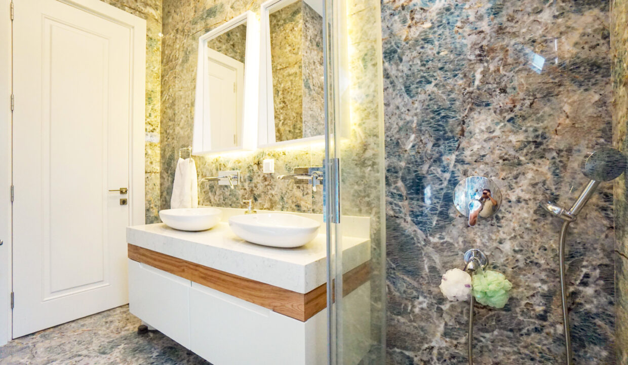 GUMUSLUK UGUR'UN EV-32