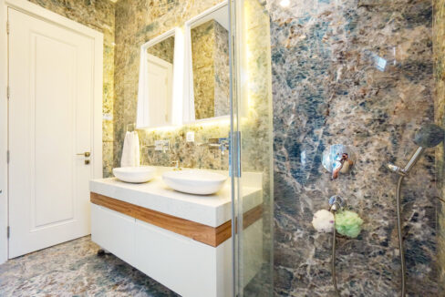 GUMUSLUK UGUR'UN EV-32