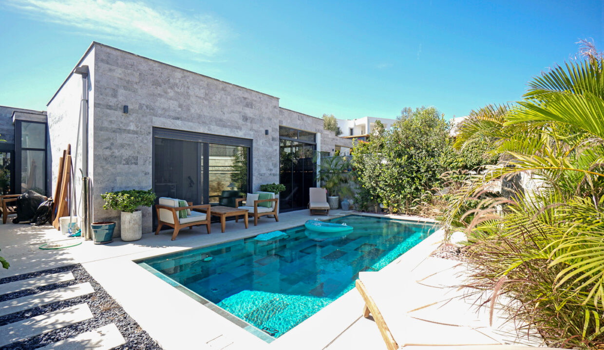 GUMUSLUK UGUR'UN EV-5