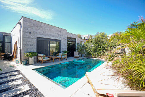 GUMUSLUK UGUR'UN EV-5