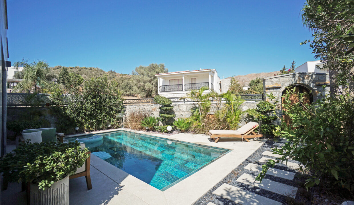 GUMUSLUK UGUR'UN EV-6