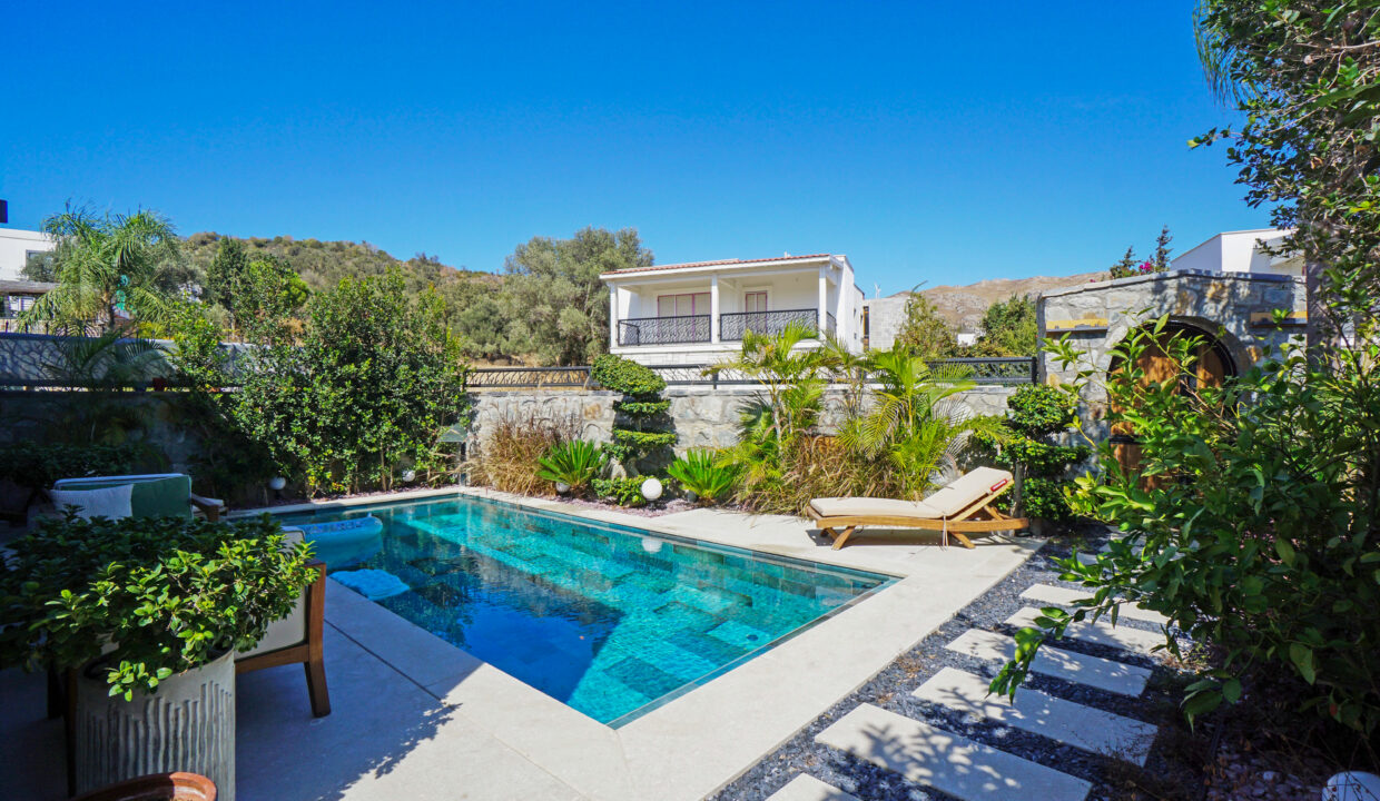 GUMUSLUK UGUR'UN EV-8