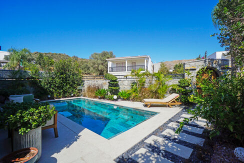 GUMUSLUK UGUR'UN EV-8