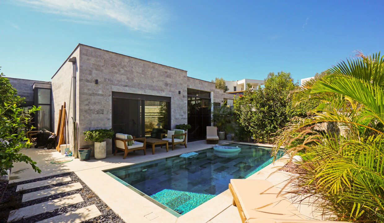 GUMUSLUK UGUR'UN EV-9